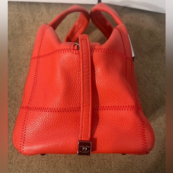 CHANEL - Pink Leather Handbag - *RARE* - Picture 9 of 14